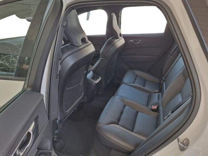 Volvo XC60 B4 197+14 CV Mild Hybrid Diesel Automatico R-Design