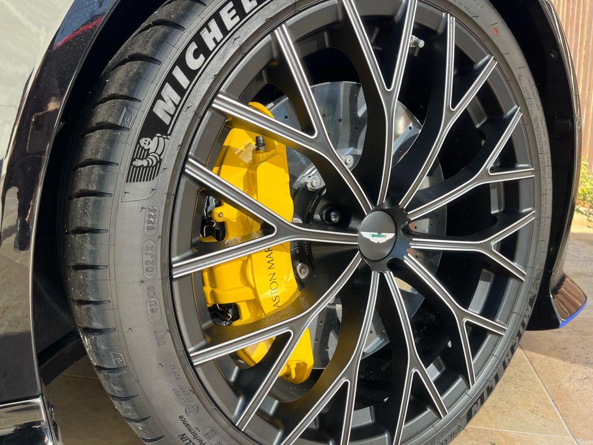 ASTON MARTIN V12 VANTAGE ROADSTER