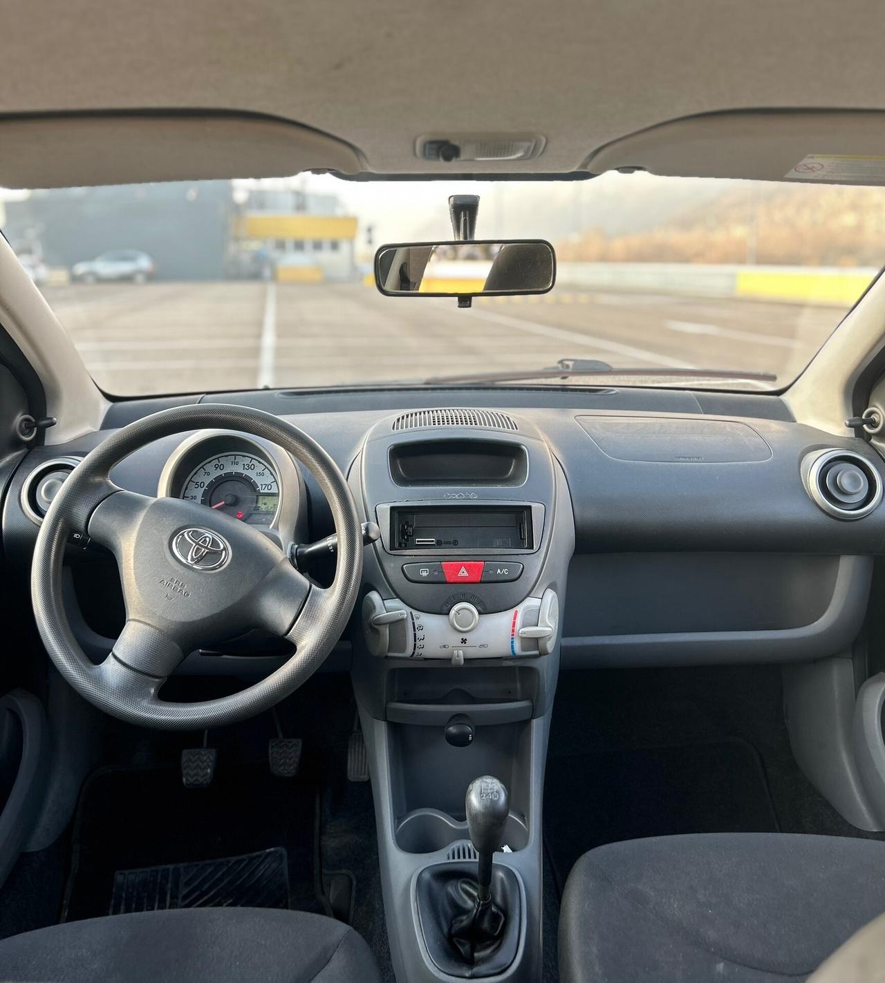 Toyota Aygo 1.0 12V VVT-i 5 porte Neopatentati