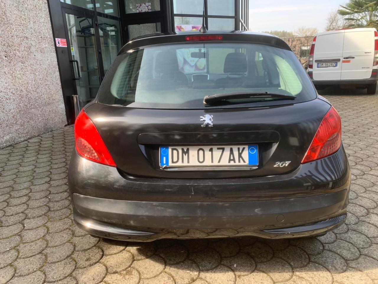 Peugeot 207 1.4 88CV 3p. ONE Line