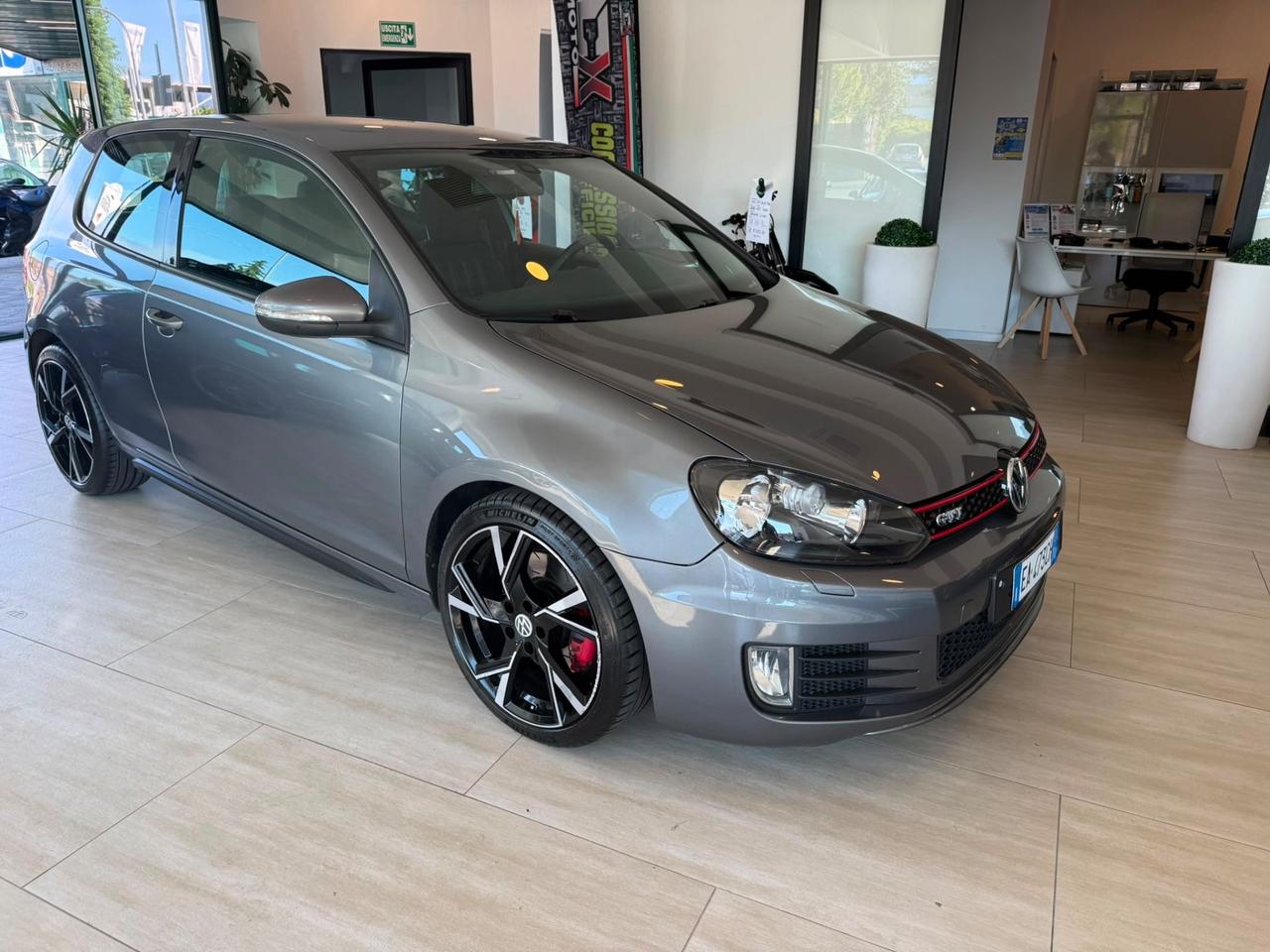 Volkswagen Golf GTI 2.0 TSI 3p.