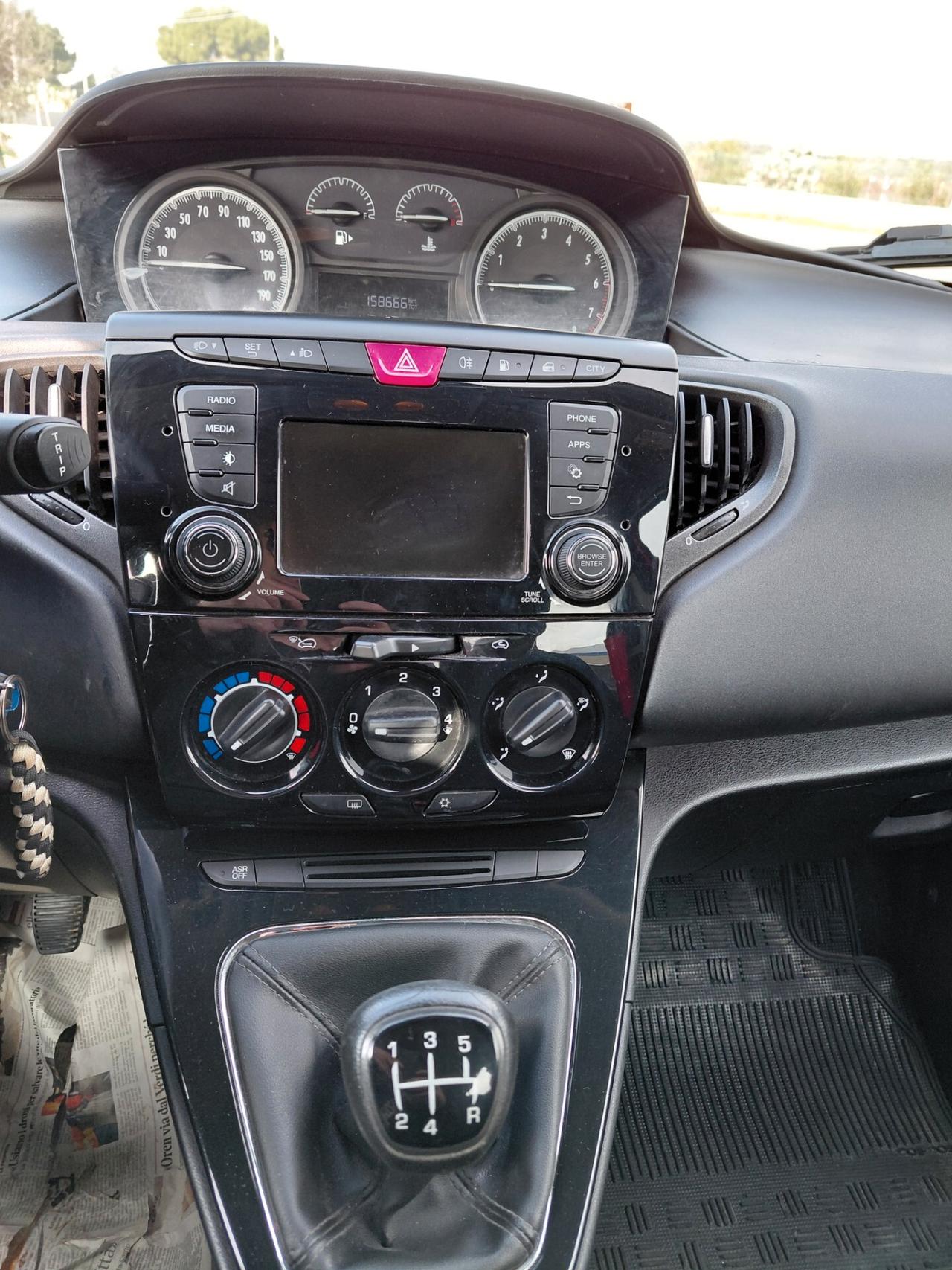 Lancia Ypsilon 1.2 69 CV 5 porte GPL Ecochic Silver