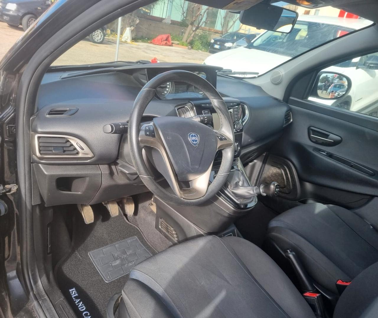 Lancia Ypsilon 1.2 69 CV 5 porte Gold