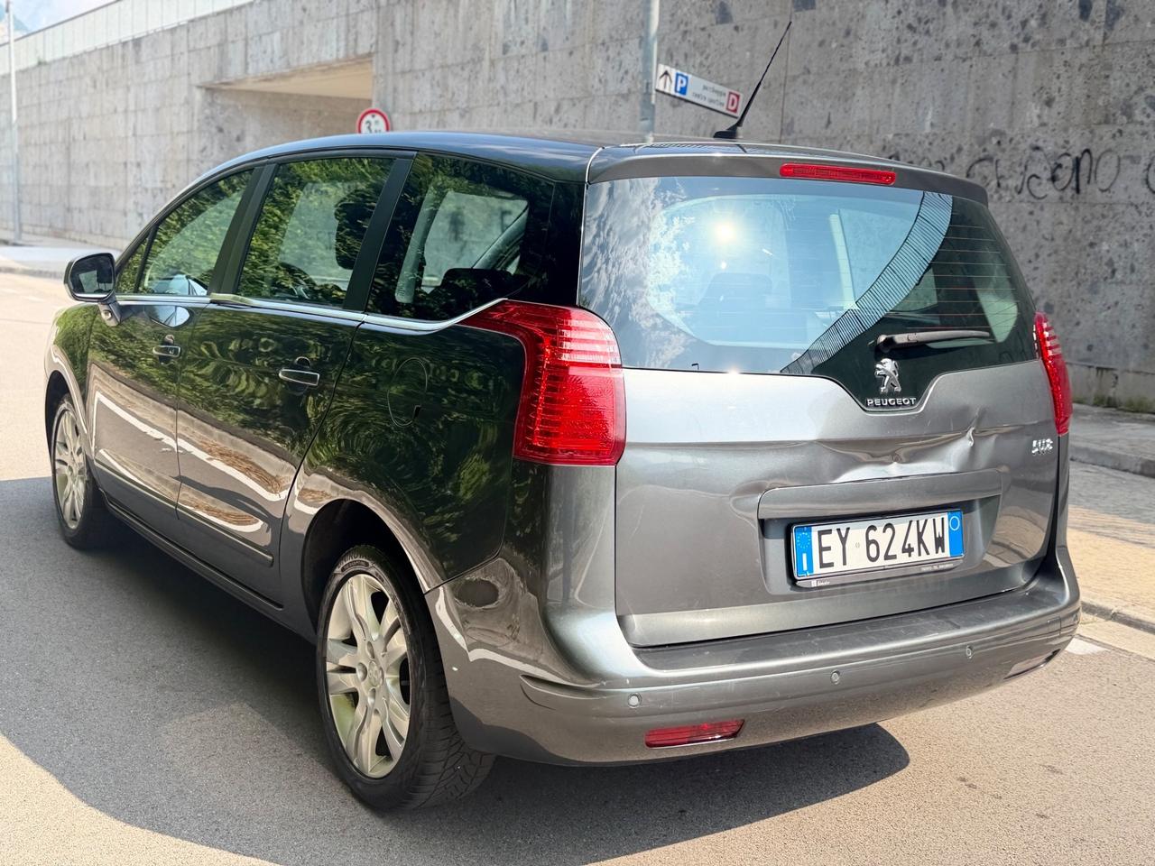 Peugeot 5008 1.6 HDI 115cv 7 POSTI