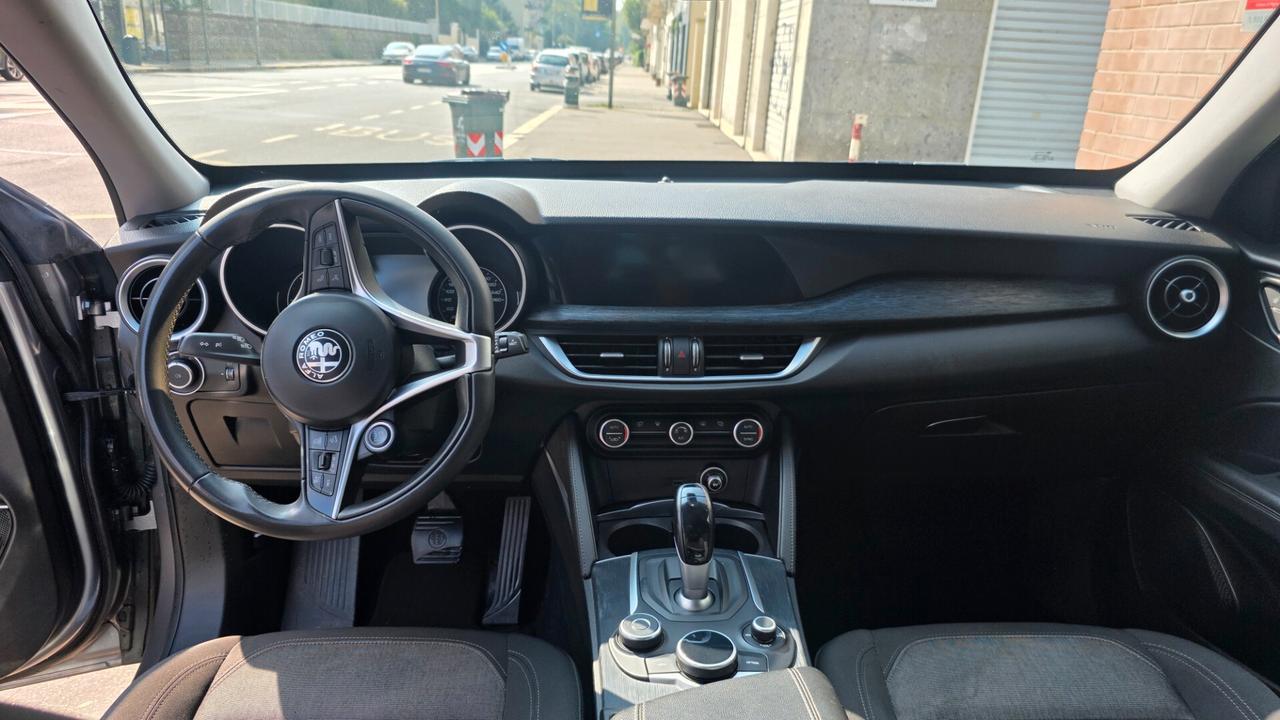 Alfa Romeo Stelvio 2.2 Turbodiesel 160 CV AT8 RWD Sport-Tech