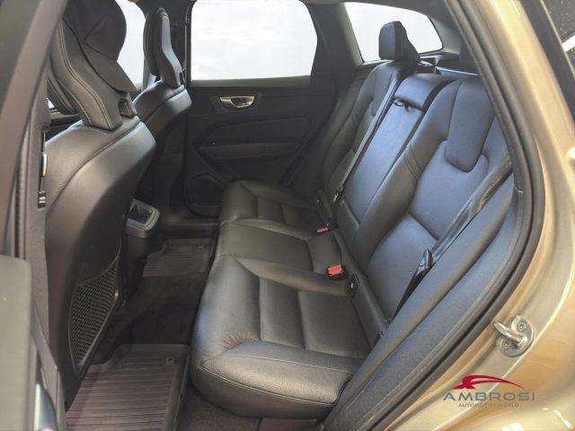 VOLVO XC60 B4 automatico Plus Dark - AUTOCARRO N1