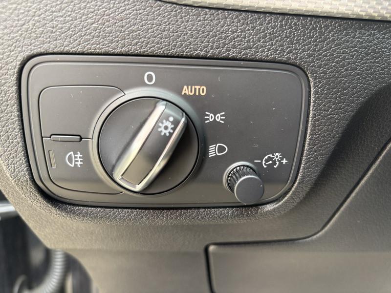 Audi Q2 30 2.0 tdi Business s-tronic LED-NAVI-CAM-PELLE