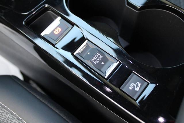 Peugeot 2008 1.2 Allure s&s 130cv eat8 con Navigatore e Carplay