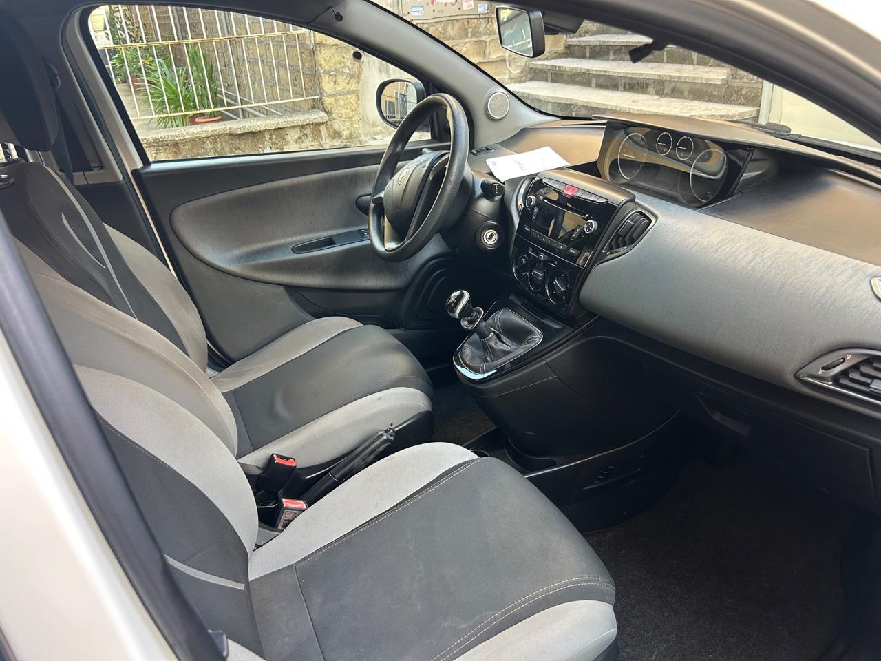 Lancia Ypsilon 1.2 69 CV 5 porte S&S Platinum