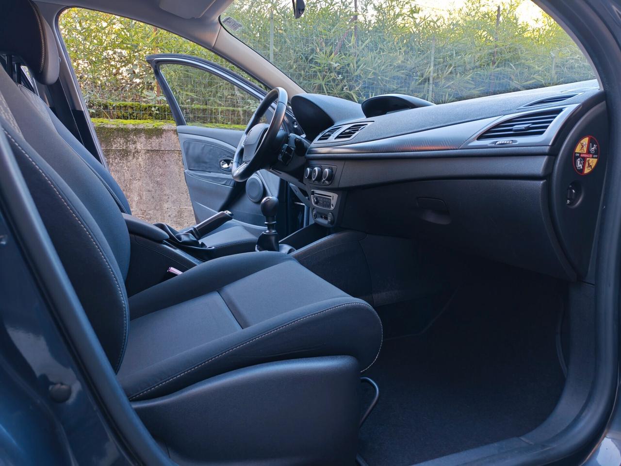 Renault Mégane 1.6 BENZINA 110cv / 30.250km / Unipro