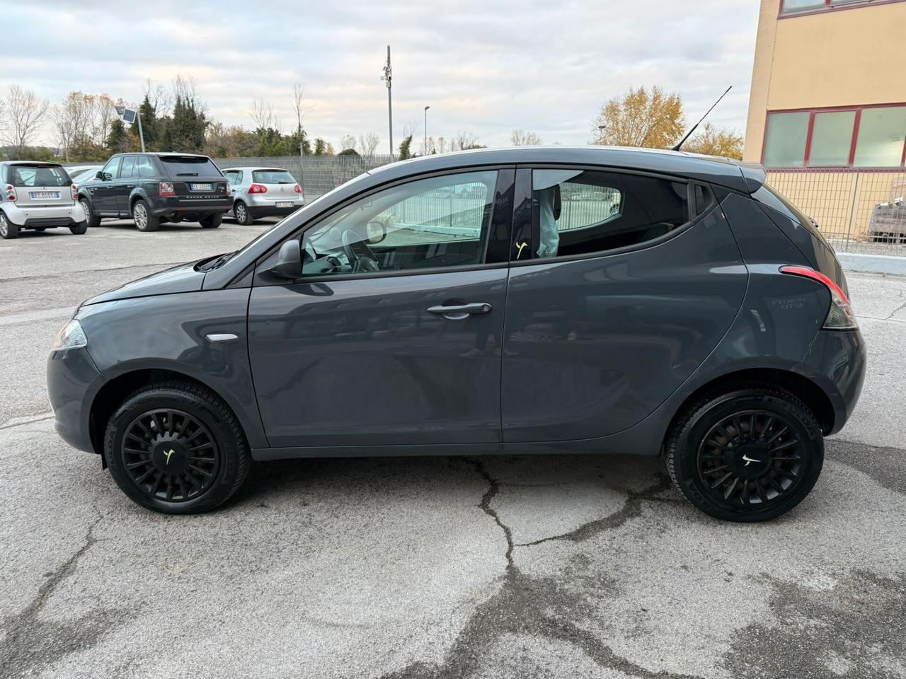 LANCIA YPSILON 0.9 METANO 2015 12 MESI DI GARANZIA