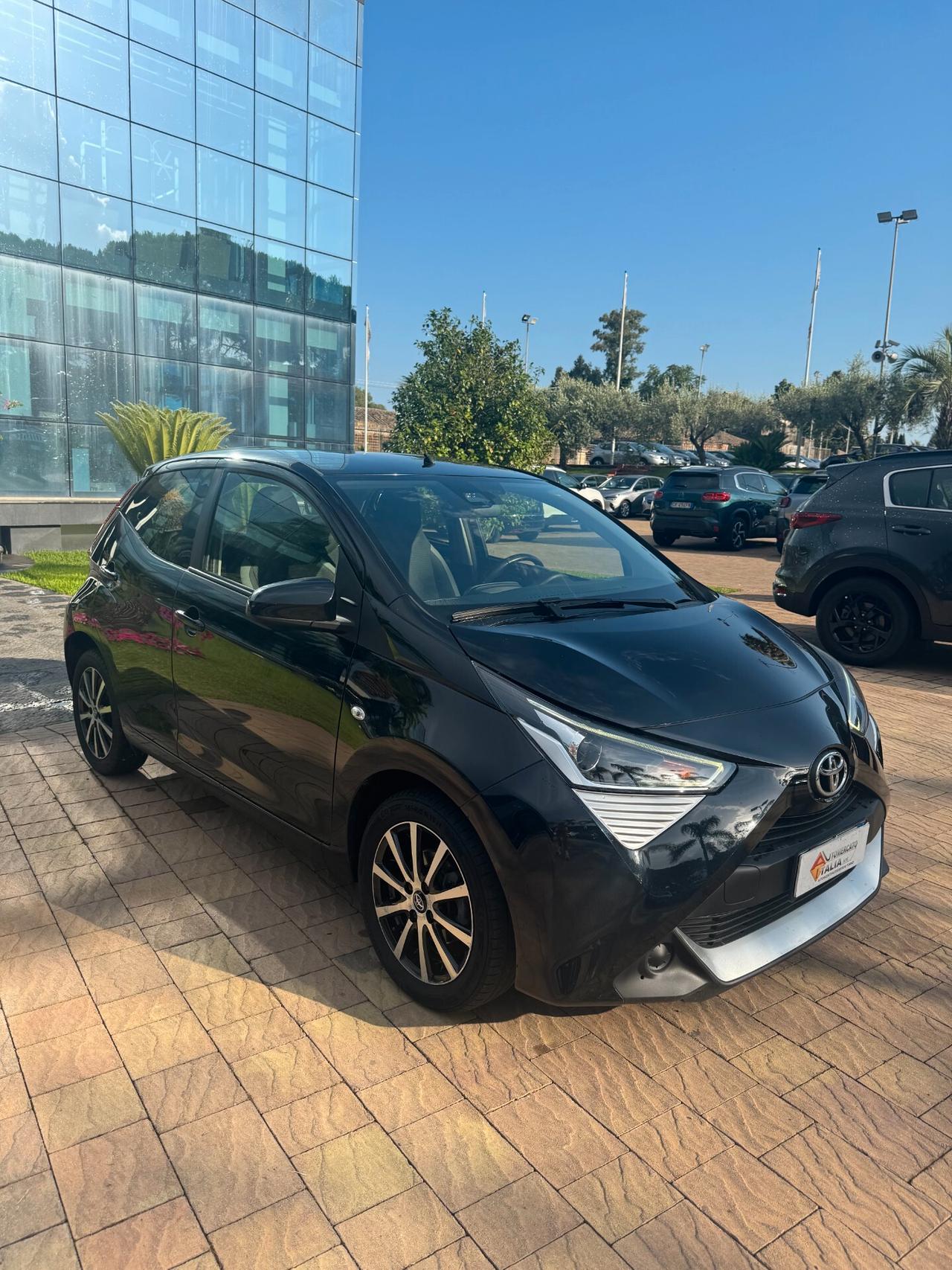 Toyota Aygo Connect 1.0 VVT-i 72 CV 5 porte x-clusiv