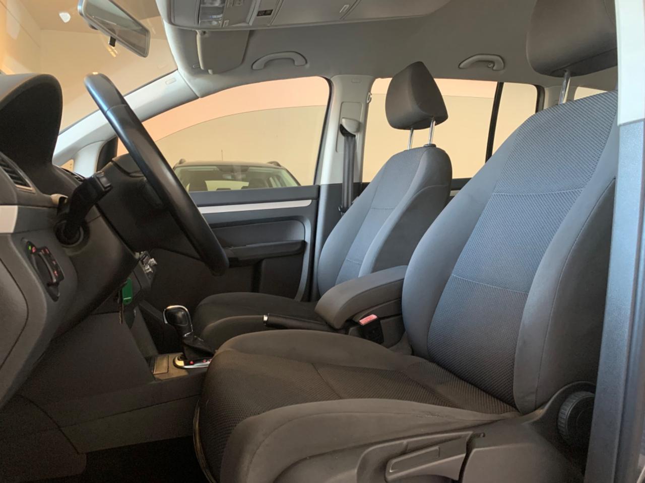 Volkswagen Touran Business 1.6 TDI DSG Comfortline