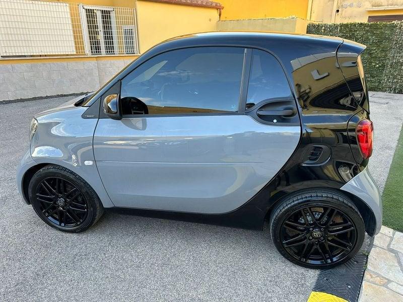 smart fortwo BRABUS 0.9 Turbo twinamic Xclusive