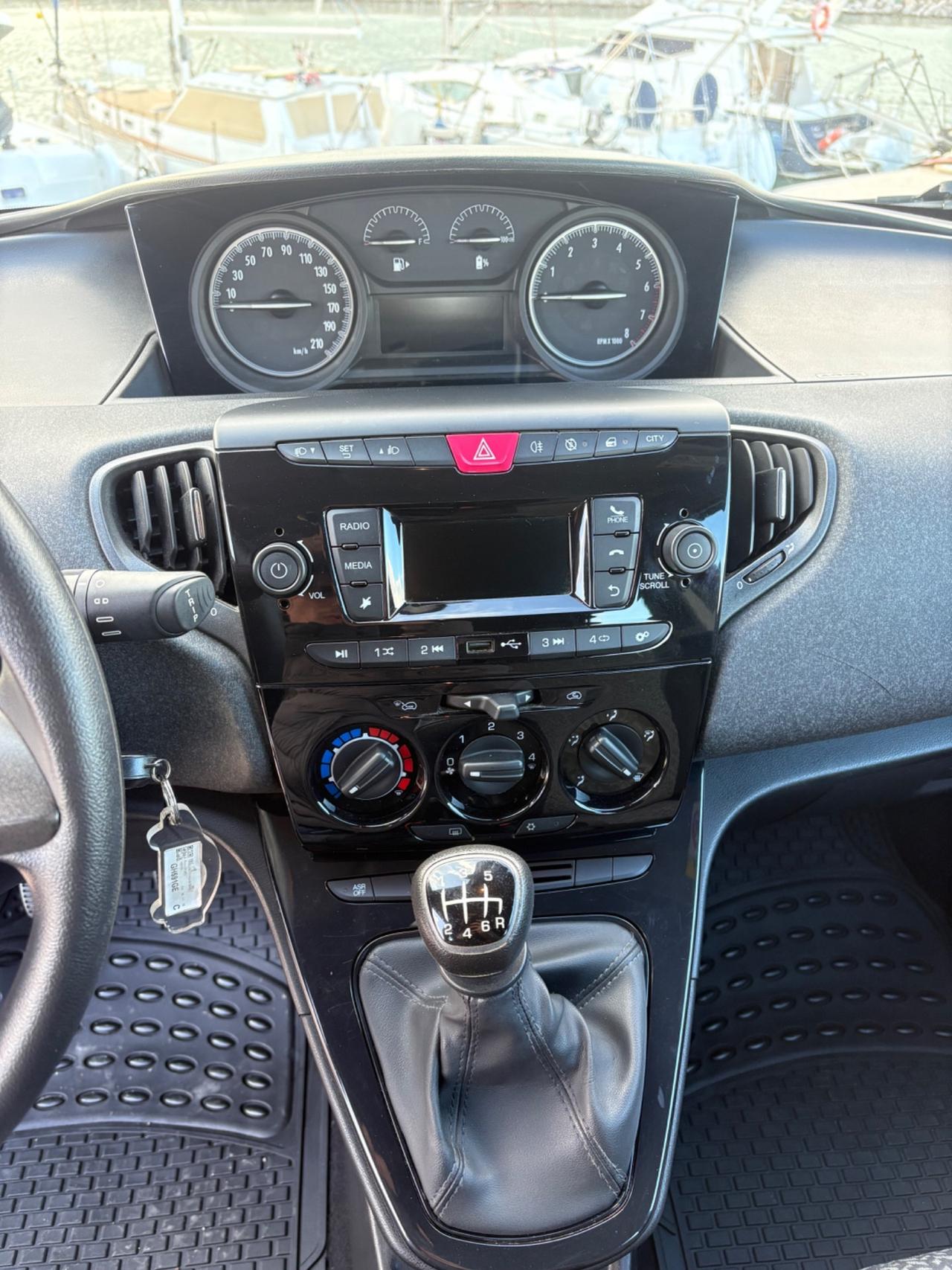 Lancia Ypsilon 1.0 FireFly 5 porte Hybrid