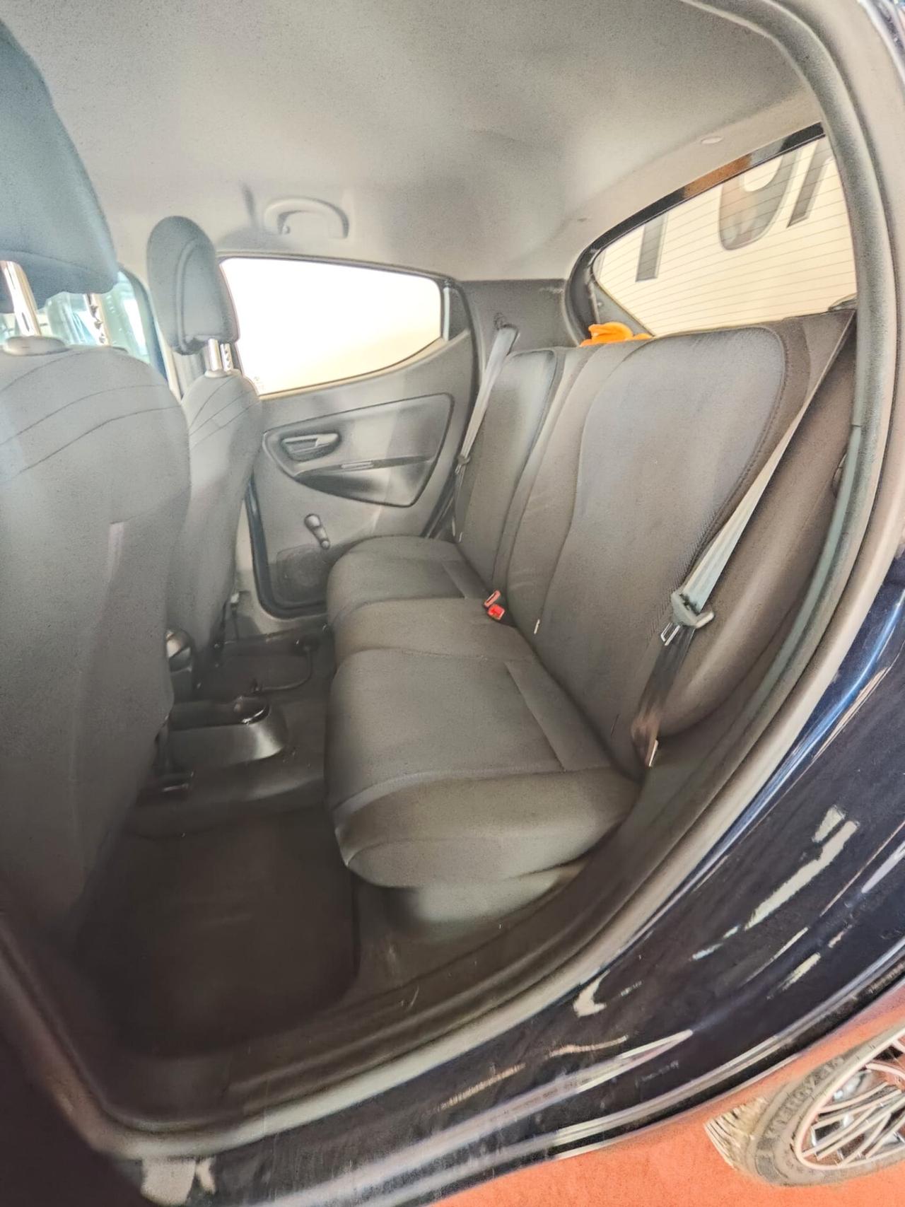 Lancia Ypsilon 1.0 FireFly 5 porte S&S Hybrid Ecochic Silver