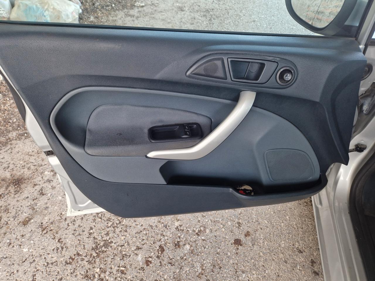 Ford Fiesta 1.6 TDCi 90CV 5 porte DPF Titanium