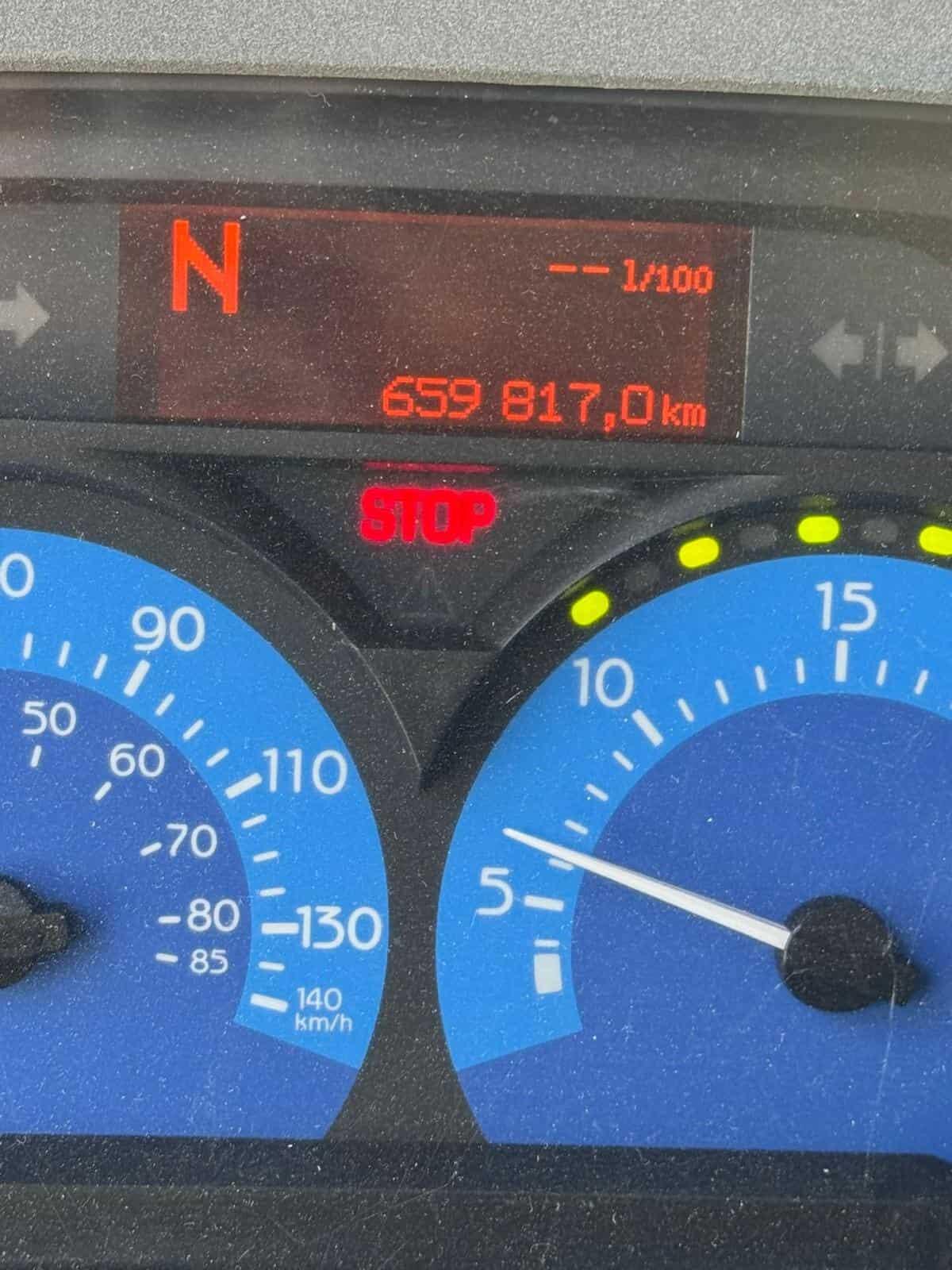 0458 MOTRICE RENAULT 2002