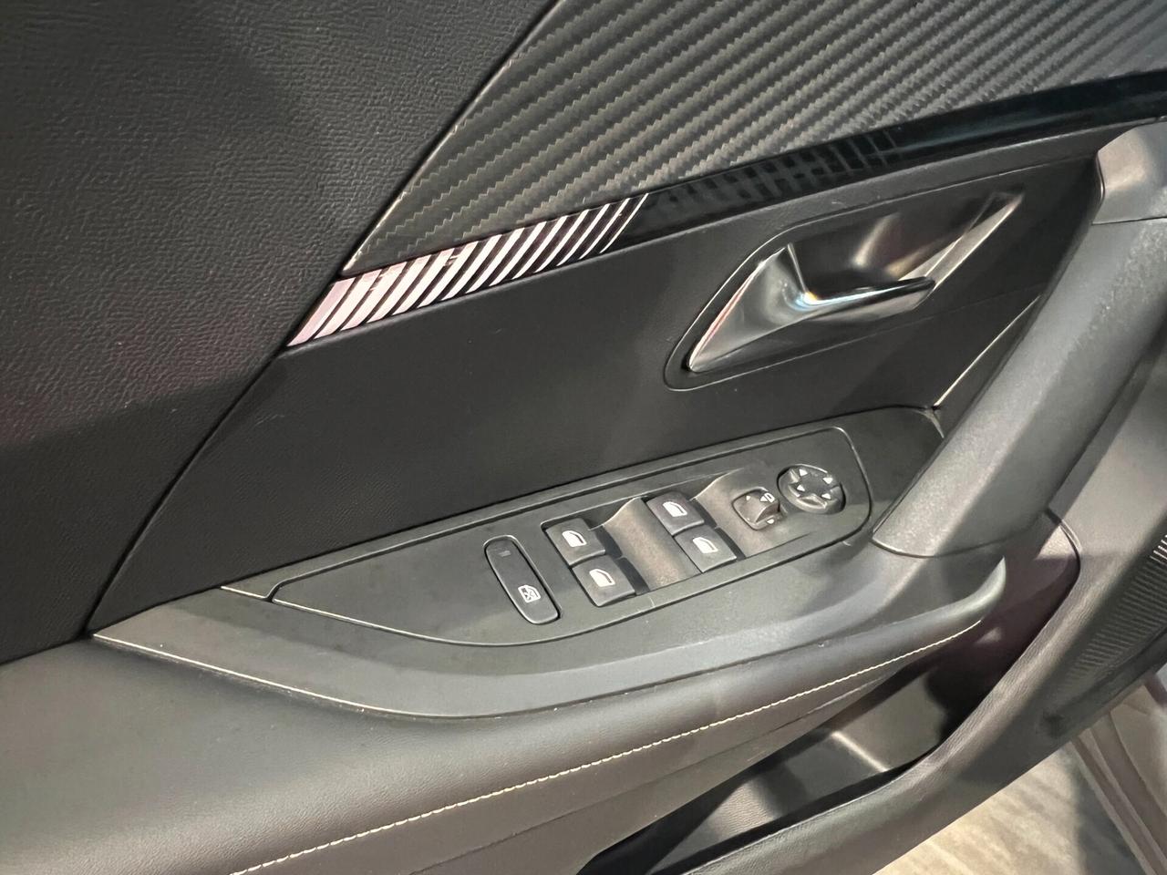 Peugeot 2008 PureTech 100 S&S Allure