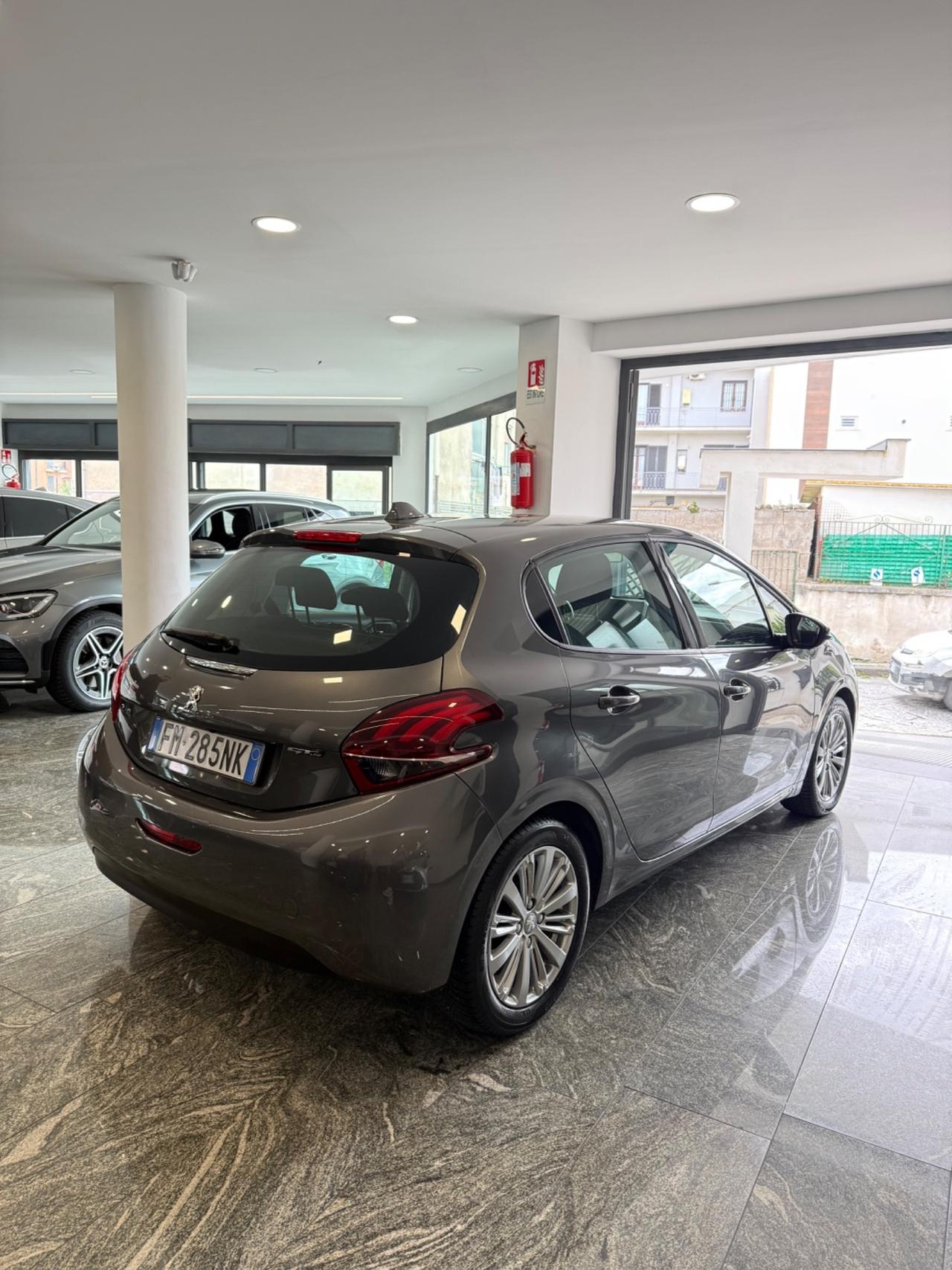Peugeot 208 PureTech 82 5 porte Allure