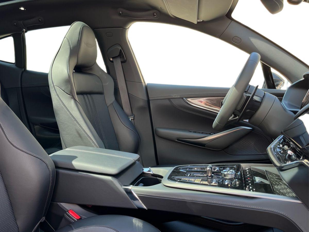 ASTON MARTIN DBX707 4.0