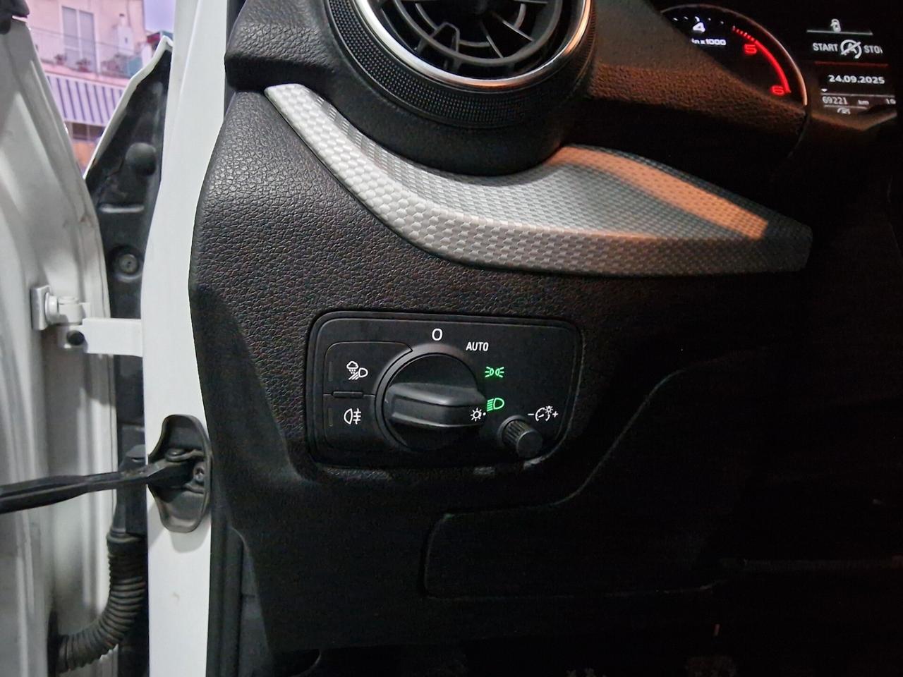 Audi Q2 30 TDI Business