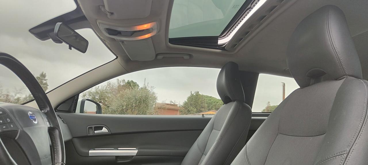 Volvo C30 D2 R-Design 1.6 diesel