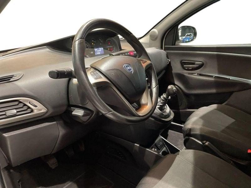 Lancia Ypsilon 1.0 firefly hybrid Gold s&s 70cv