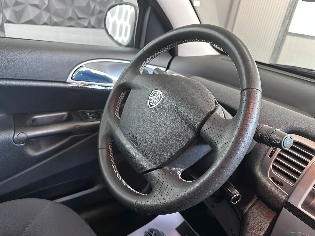 Lancia Ypsilon 1.2 69 CV Platino