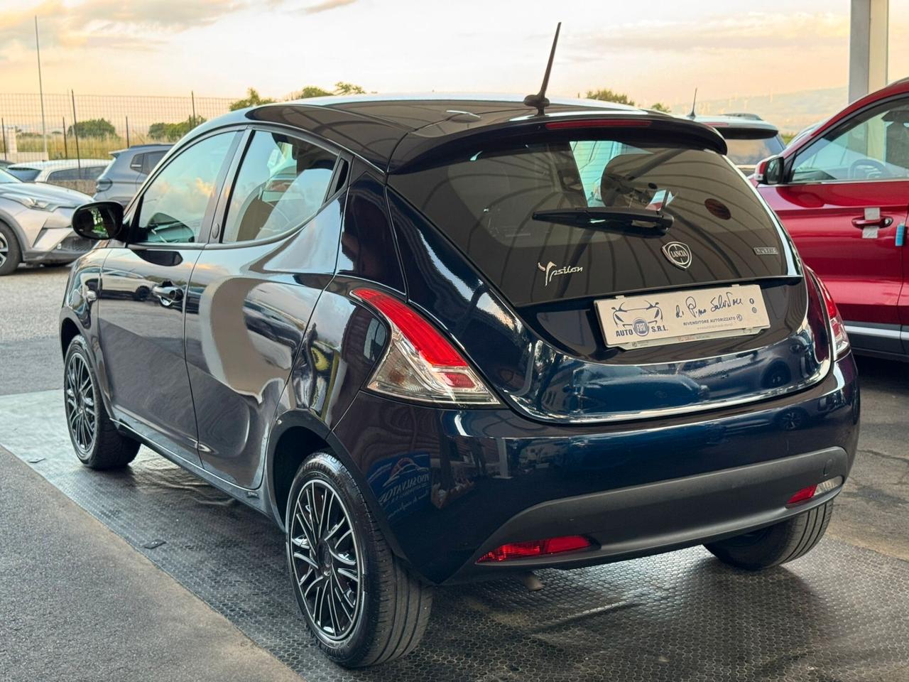 Lancia Ypsilon 1.0 FireFly 5 porte S&S Hybrid Ecochic Silver