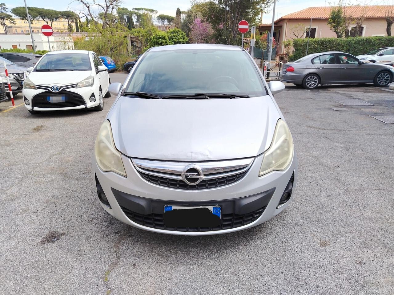Opel Corsa 1.2 3 porte b-color