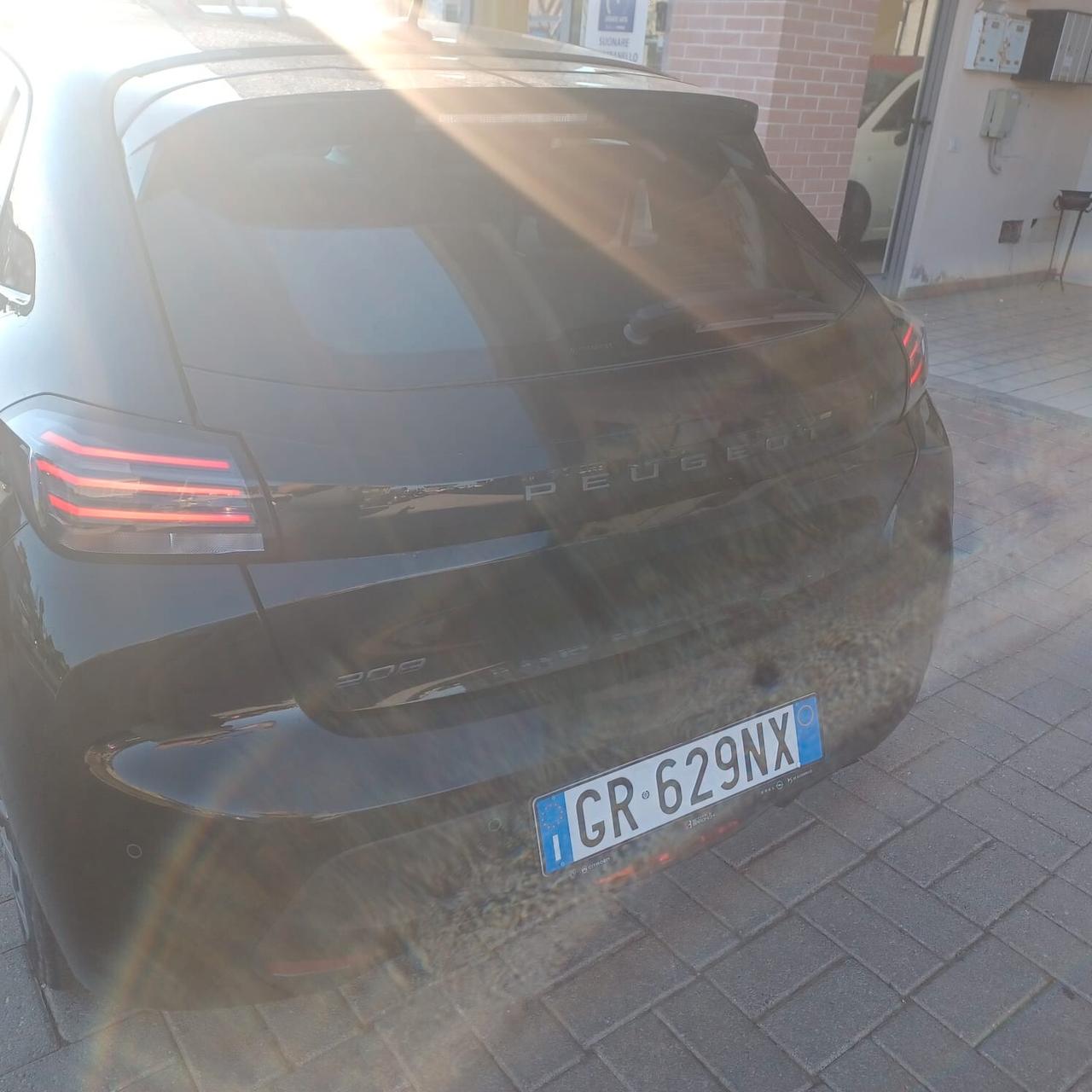 52778km COME NUOVA PEUGEOT 208 .12 NEOPATENTATI