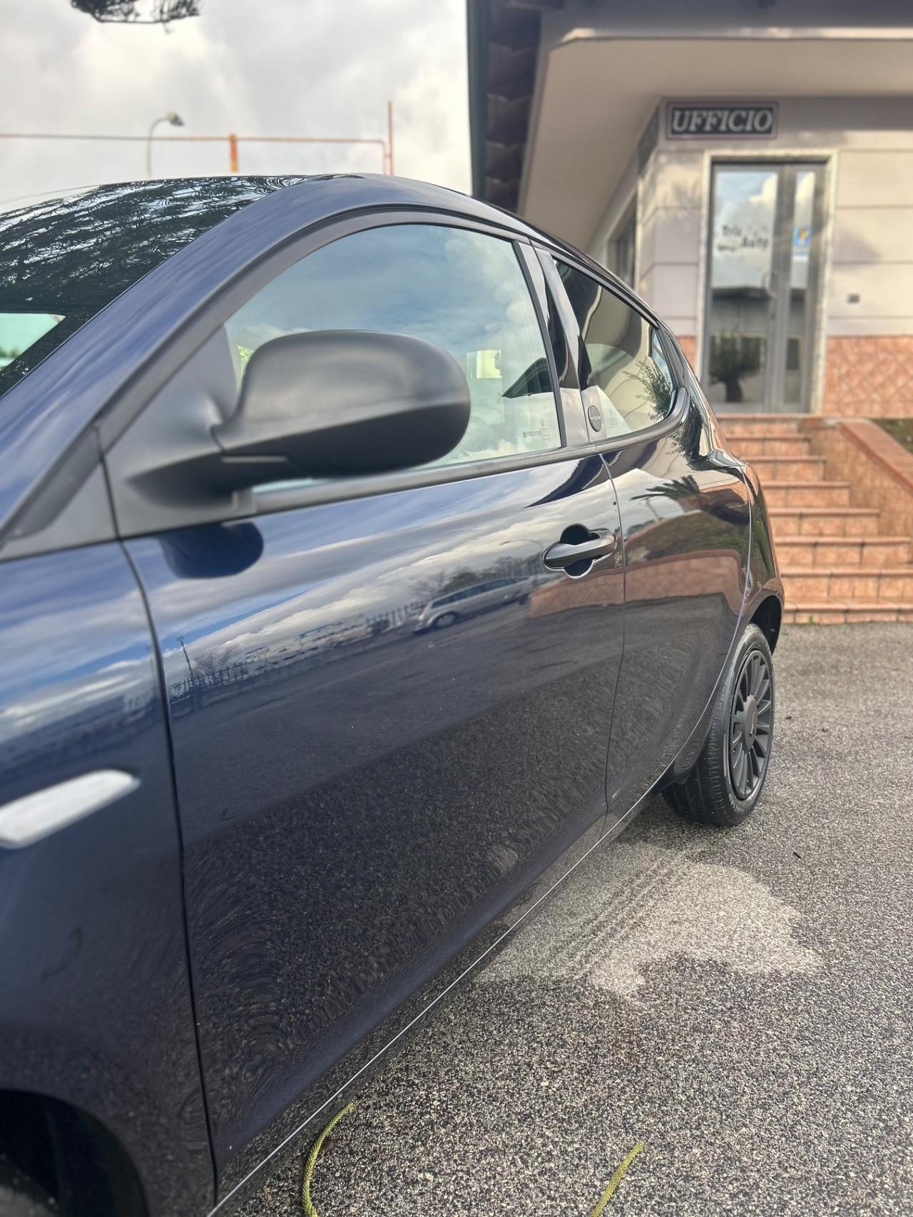 Lancia Ypsilon 1.0 Hybrid Ecochic