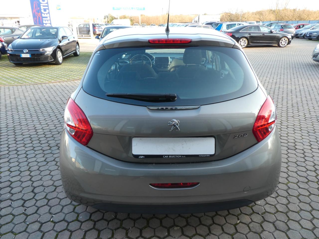 Peugeot 208 1.2 VTi 82 CV 5 porte OK NEOPATENTATI