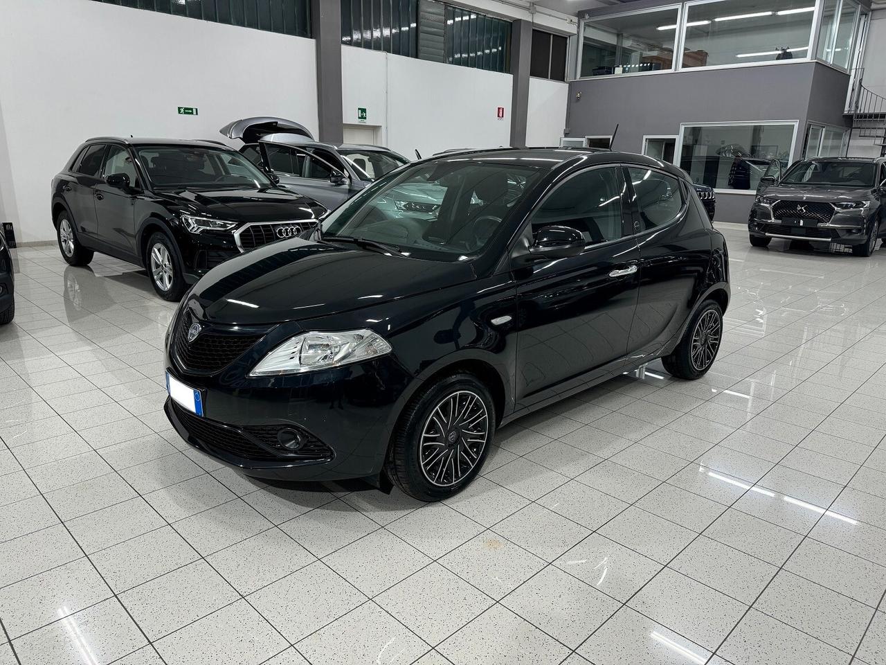 Ypsilon 1.0 Hybrid Gold 5posti PARI NUOVO 30.000KM!!!!