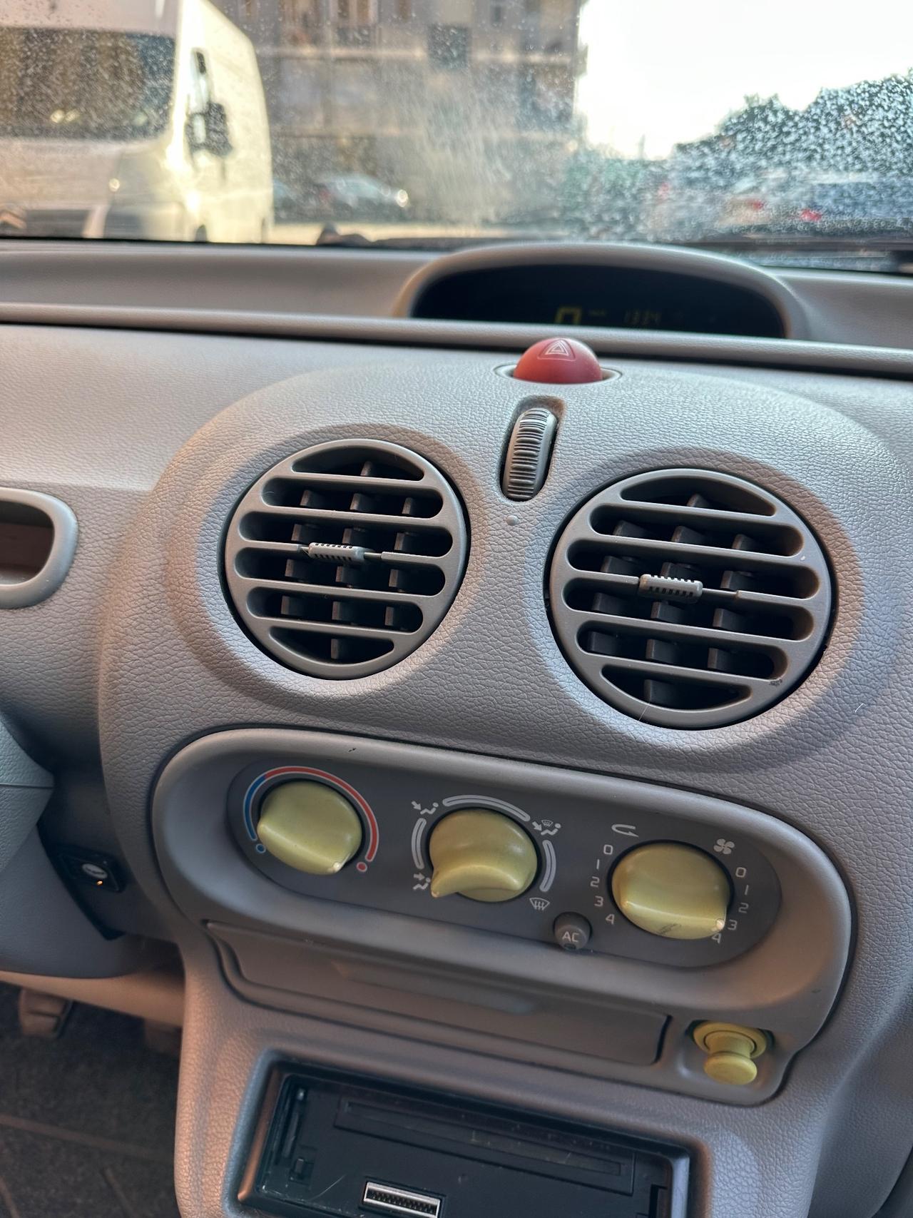 Renault Twingo 1.2i cat Base