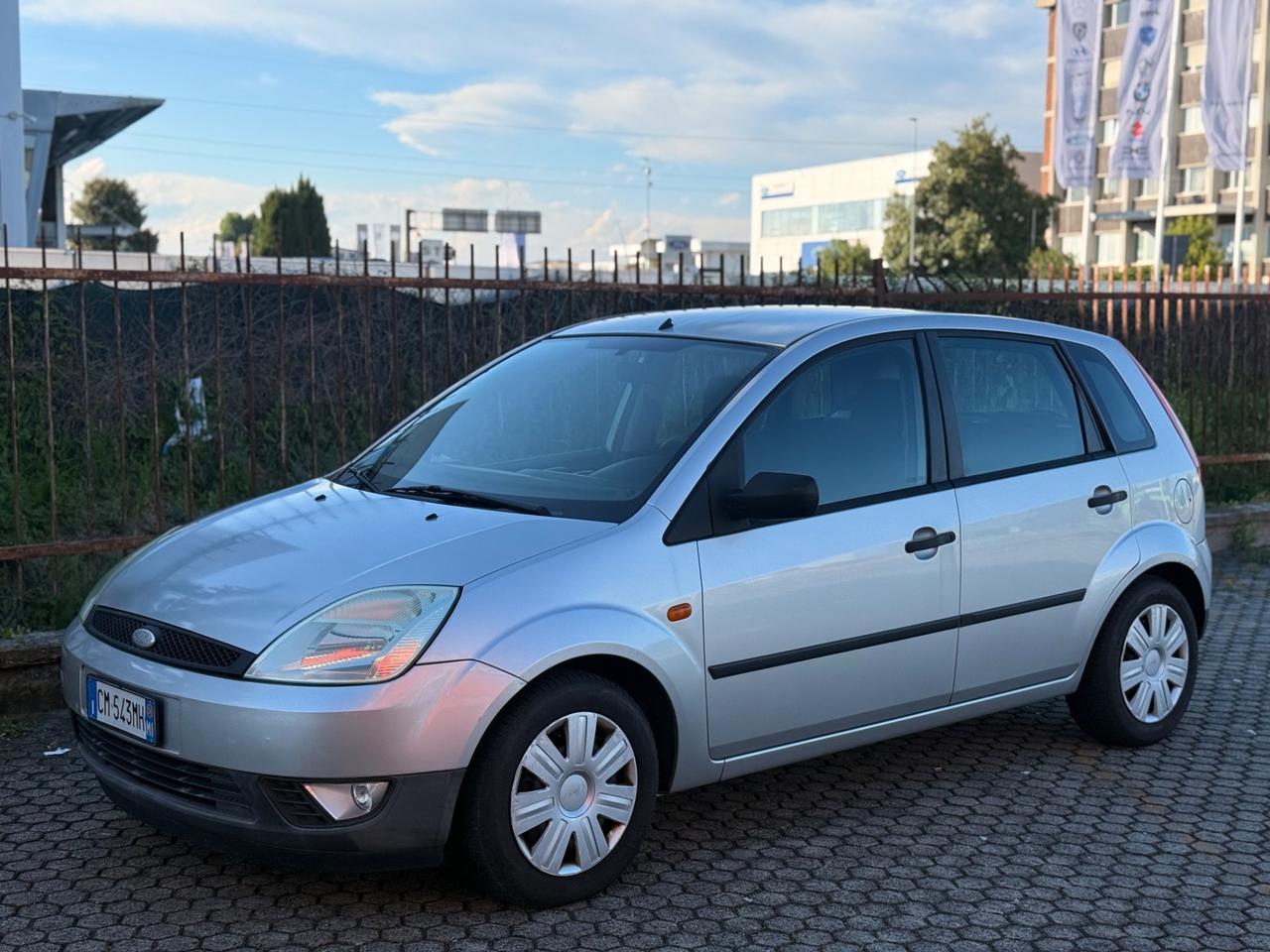 Ford Fiesta 1.2 16V 5p. Ambiente