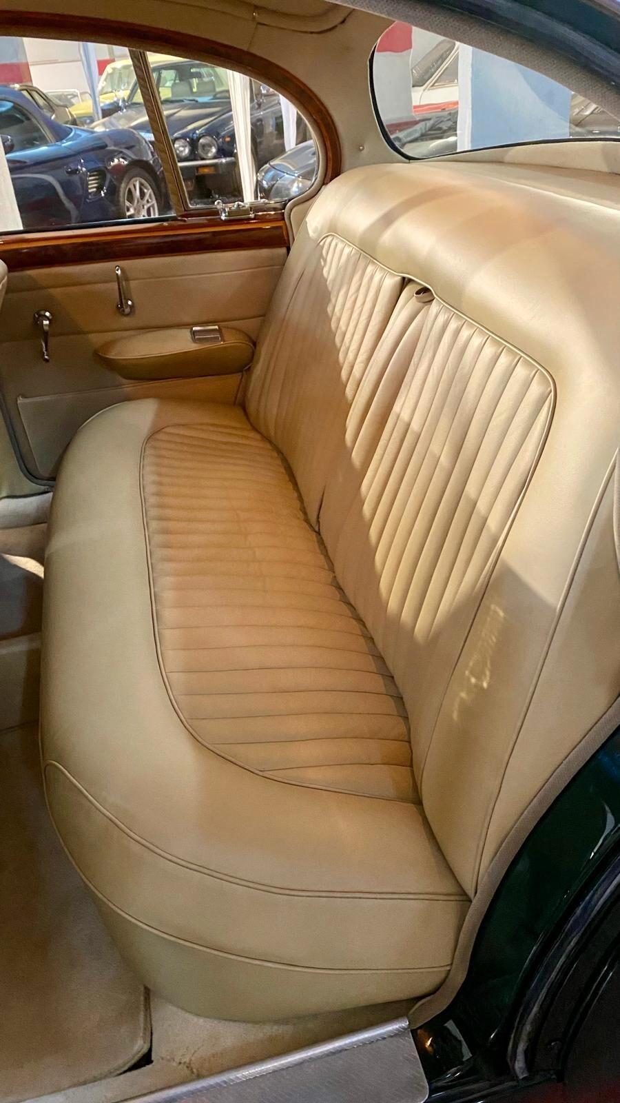 Daimler 250-V8 (Automatic)