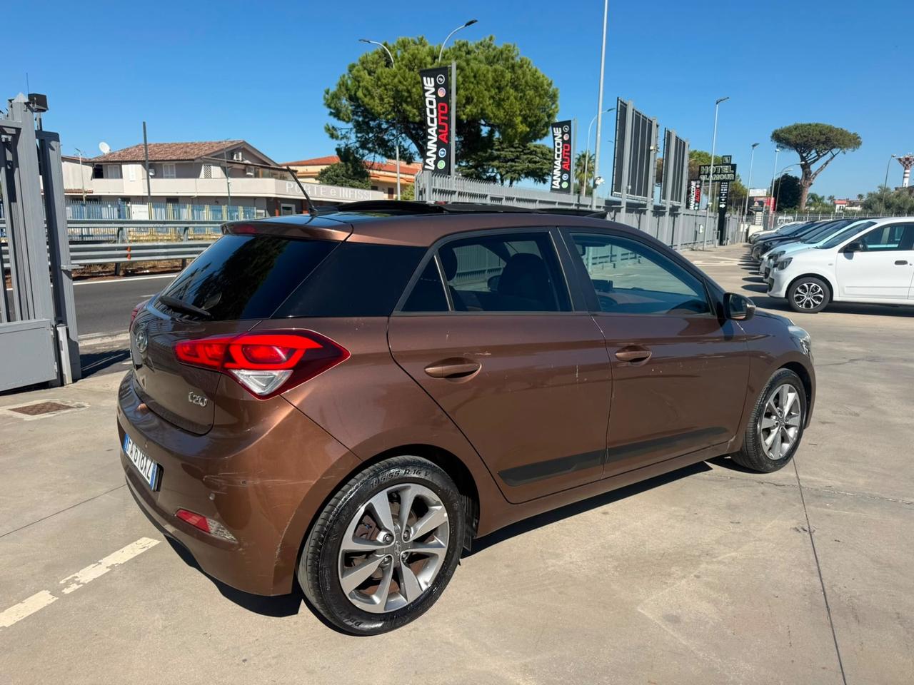 Hyundai i20 1.2 84 CV tetto apribile