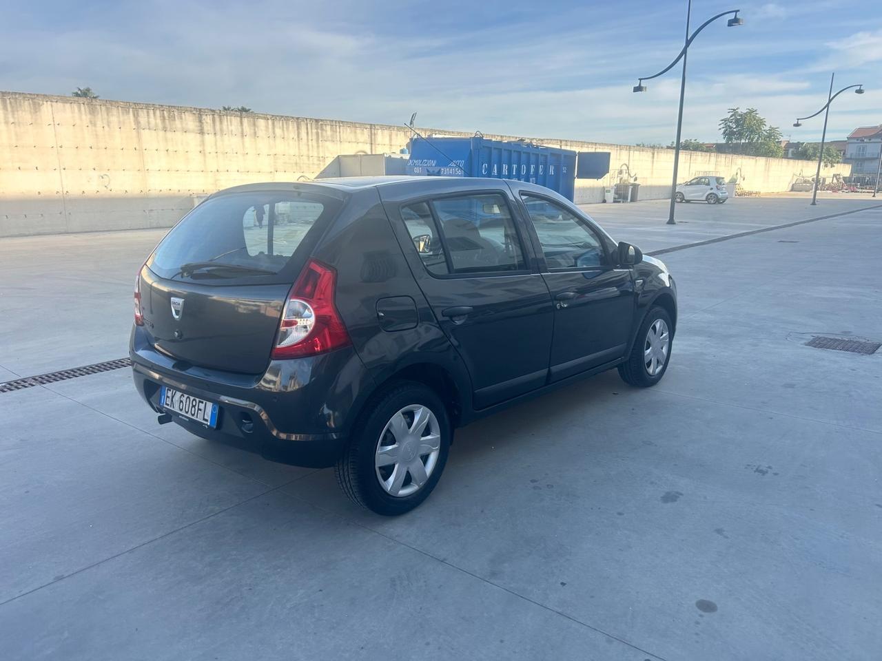 Dacia Sandero 1.2 16V Blackline