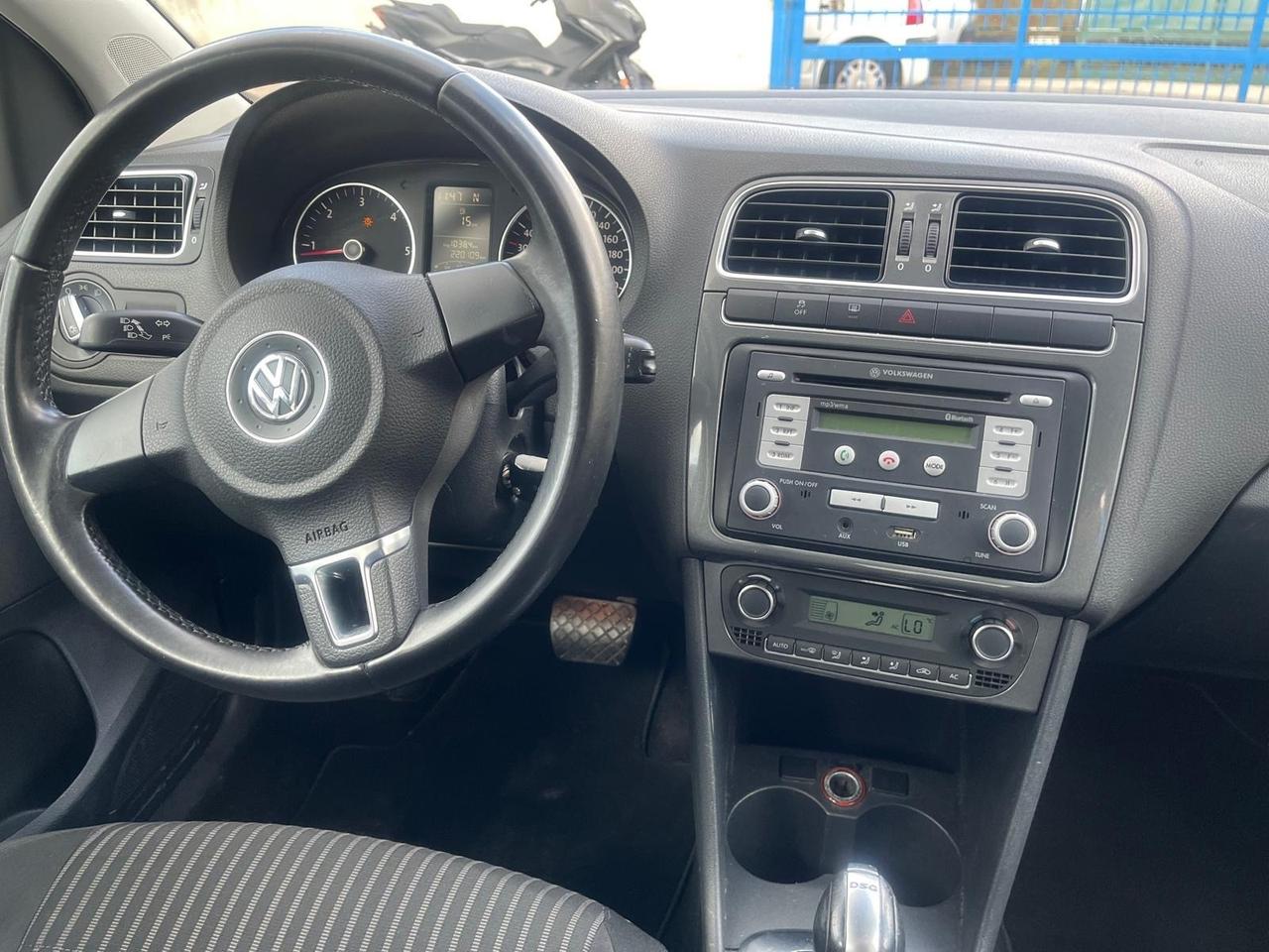Volkswagen Polo 5P-1.6 tdi- cambio autom-2011