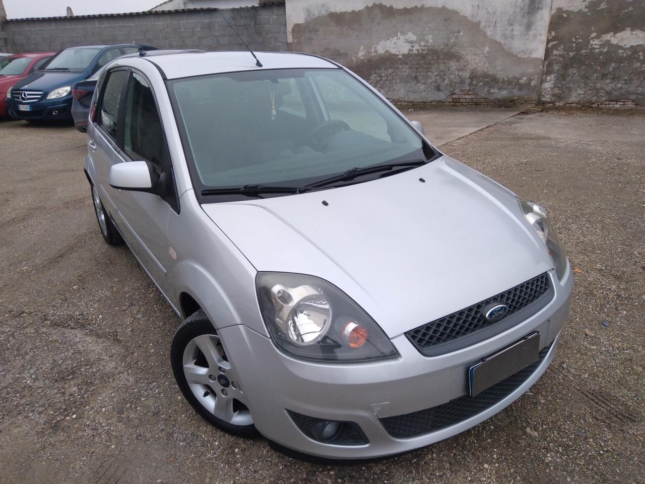 Ford Fiesta 1.4 TDCi 68cv 5p. Ghia x neopatentati