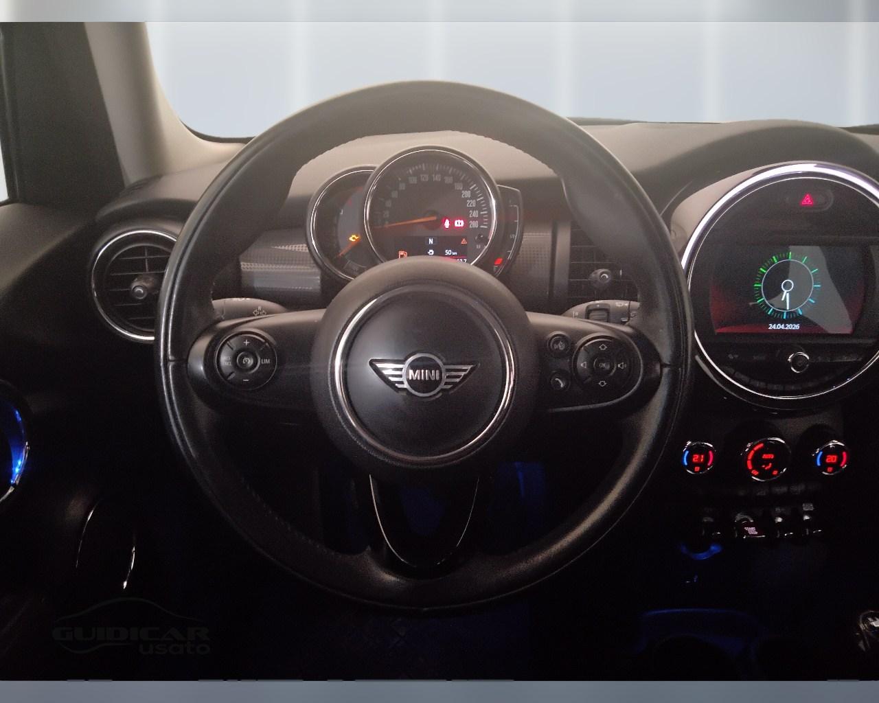 MINI Mini IV F55 2018 5p - Mini 5p 1.5 Cooper D Business XL