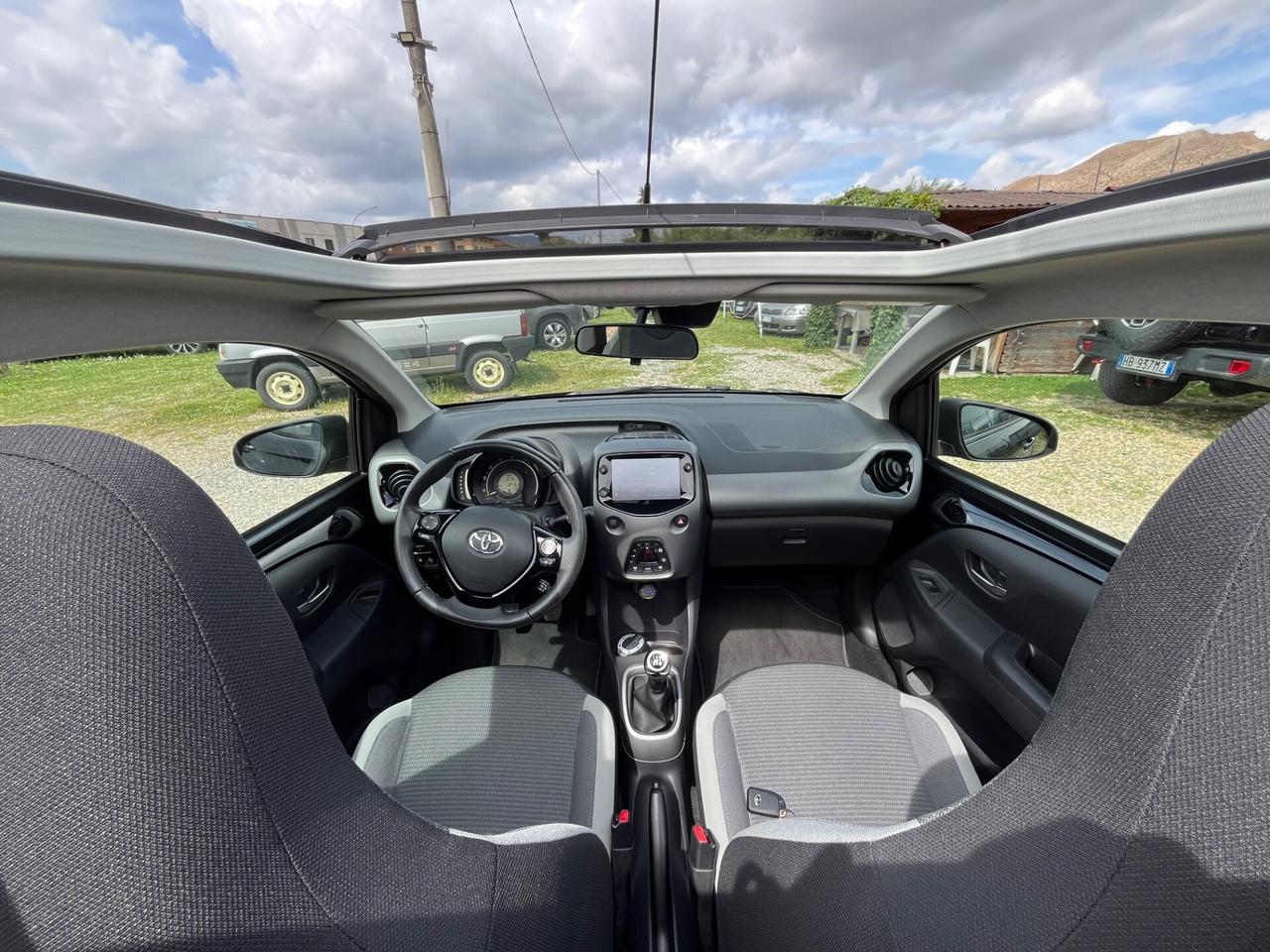 Toyota Aygo Connect 1.0 VVT-i 72 CV 5 porte x-clusiv