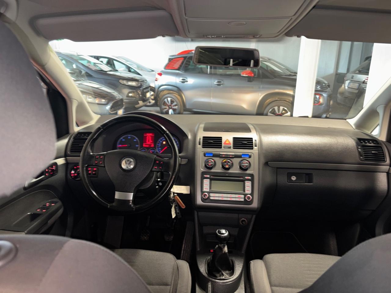 Volkswagen Touran 2.0 TDI 7 POSTI