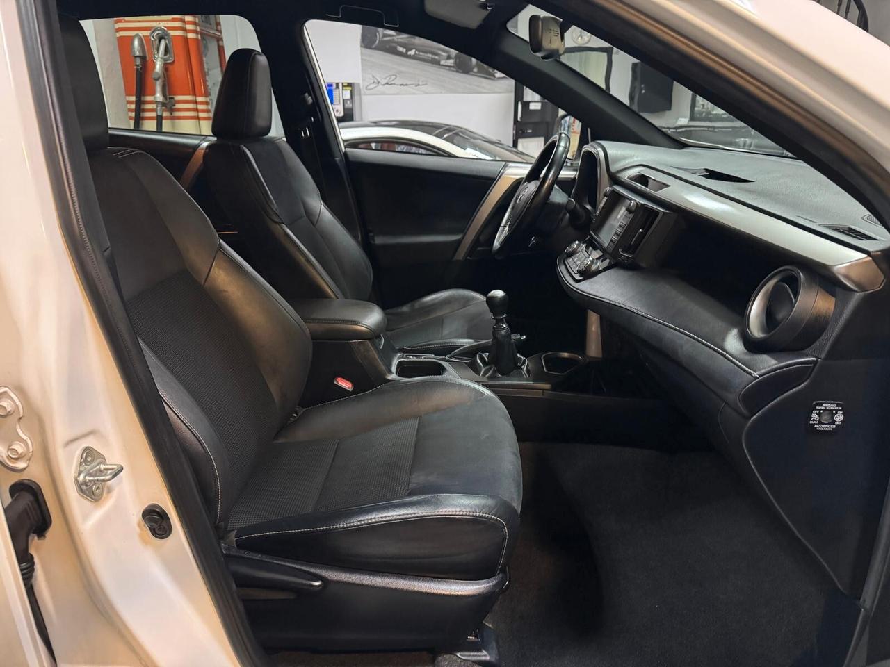 Toyota RAV 4 2.0 D-4D 2WD Lounge MY '17 UNICOPR. PARI AL NUOVO