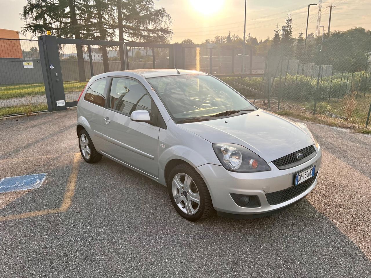 Ford Fiesta 1.2 16V 3p. 86000km + cinghia nuova