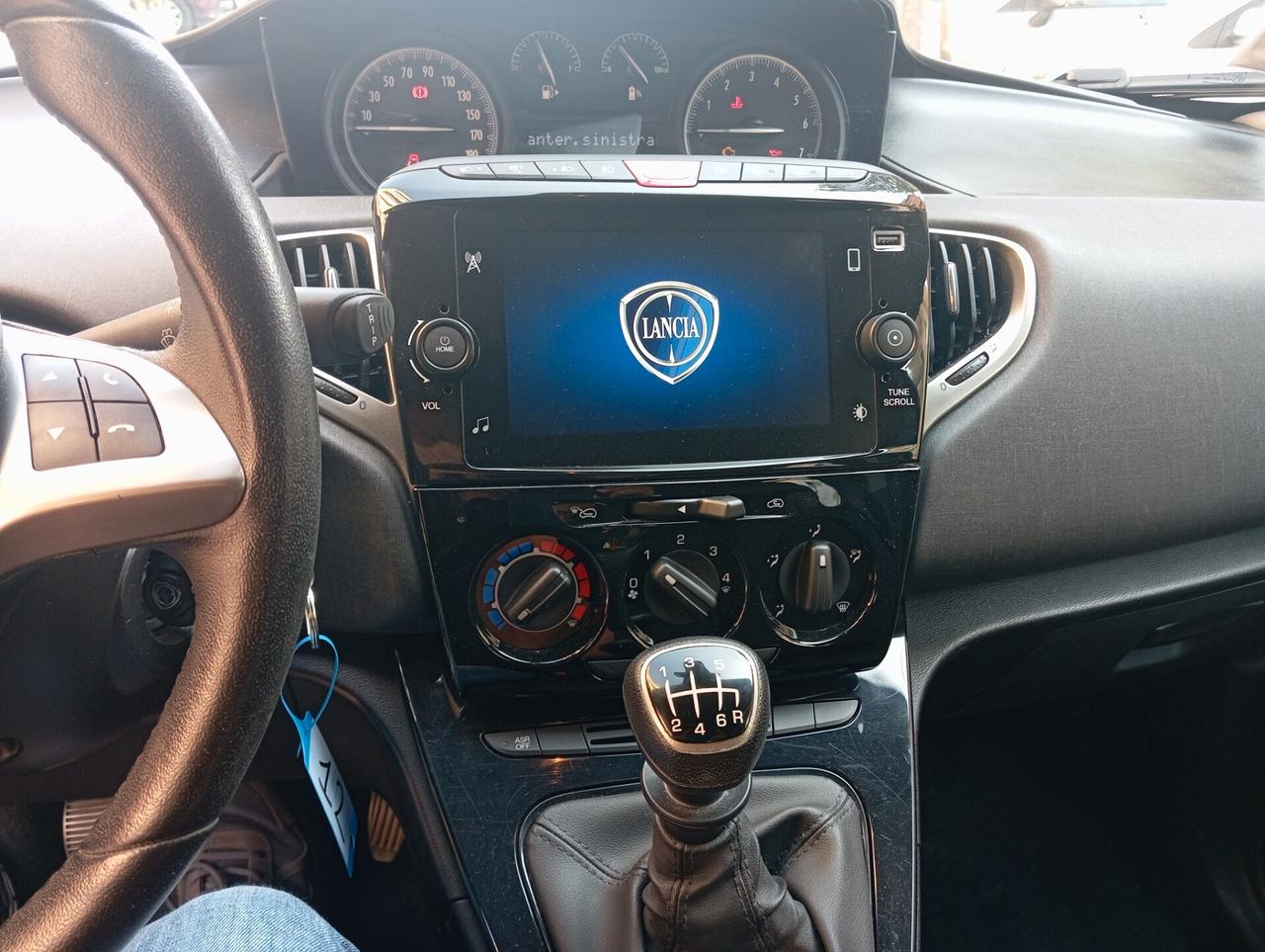 Lancia Ypsilon 1.0 FireFly 5 porte S&S Hybrid Ecochic Silver
