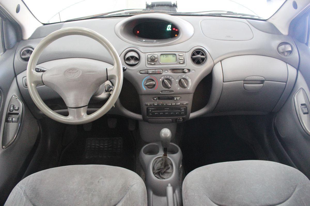 TOYOTA - Yaris - 16V 5 porte Sol