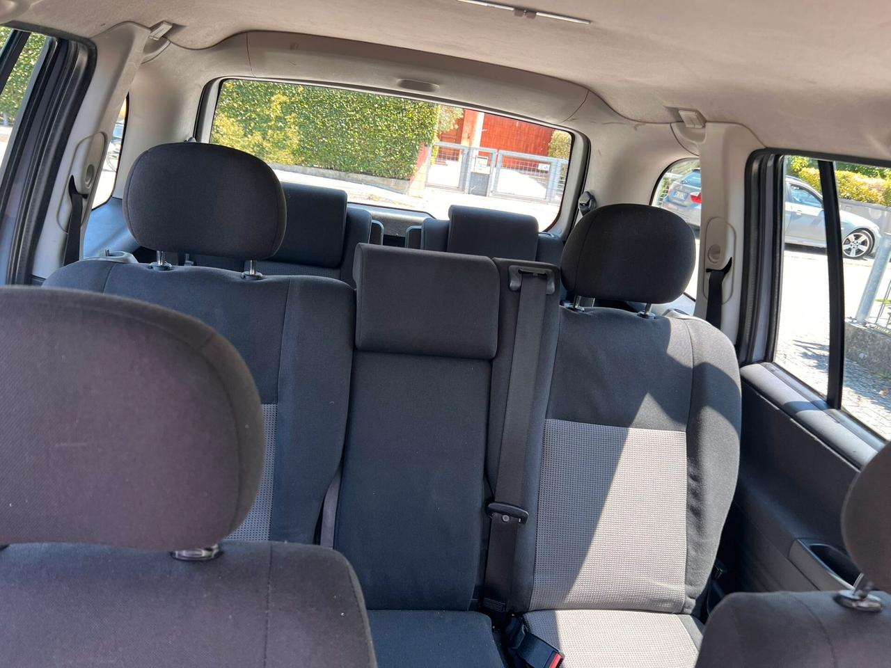 Opel Zafira 7 POSTI